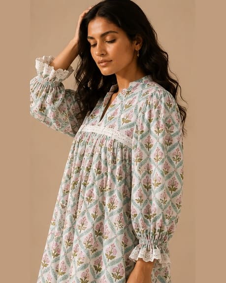 Balloon-sleeved A-line dress