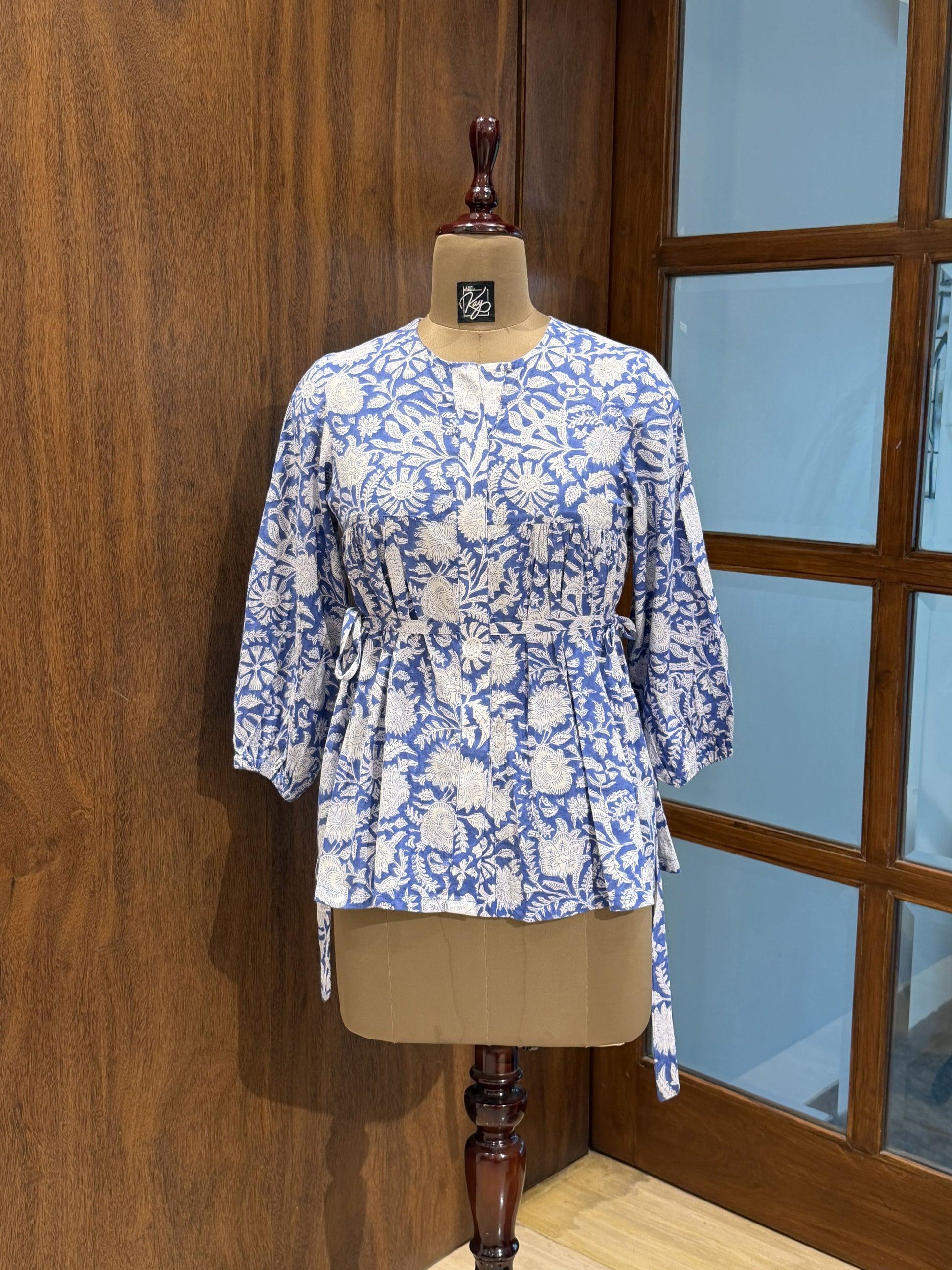 Blue and white floral cotton top with peplum silhouette and elastic sleeves